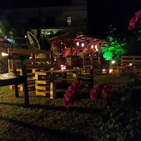 Paradies Ano Polidhendrion
