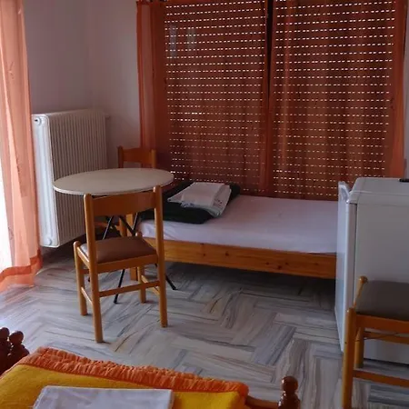 Paradies Ano Polidhendrion